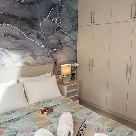 Ammos Lux *