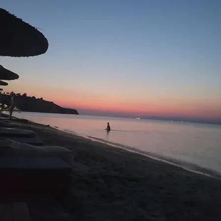 Ammos Lux *
