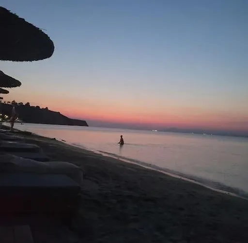 Ammos Lux *